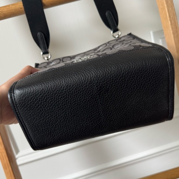 Coach Dempsey Tote 22 In Signature Jacquard With Star Embroidery - Like New - Picture 4 of 16